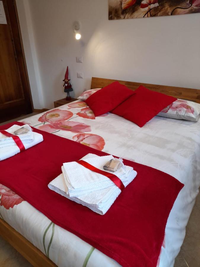 B&B La Casa Di Loretta Paderno ภายนอก รูปภาพ